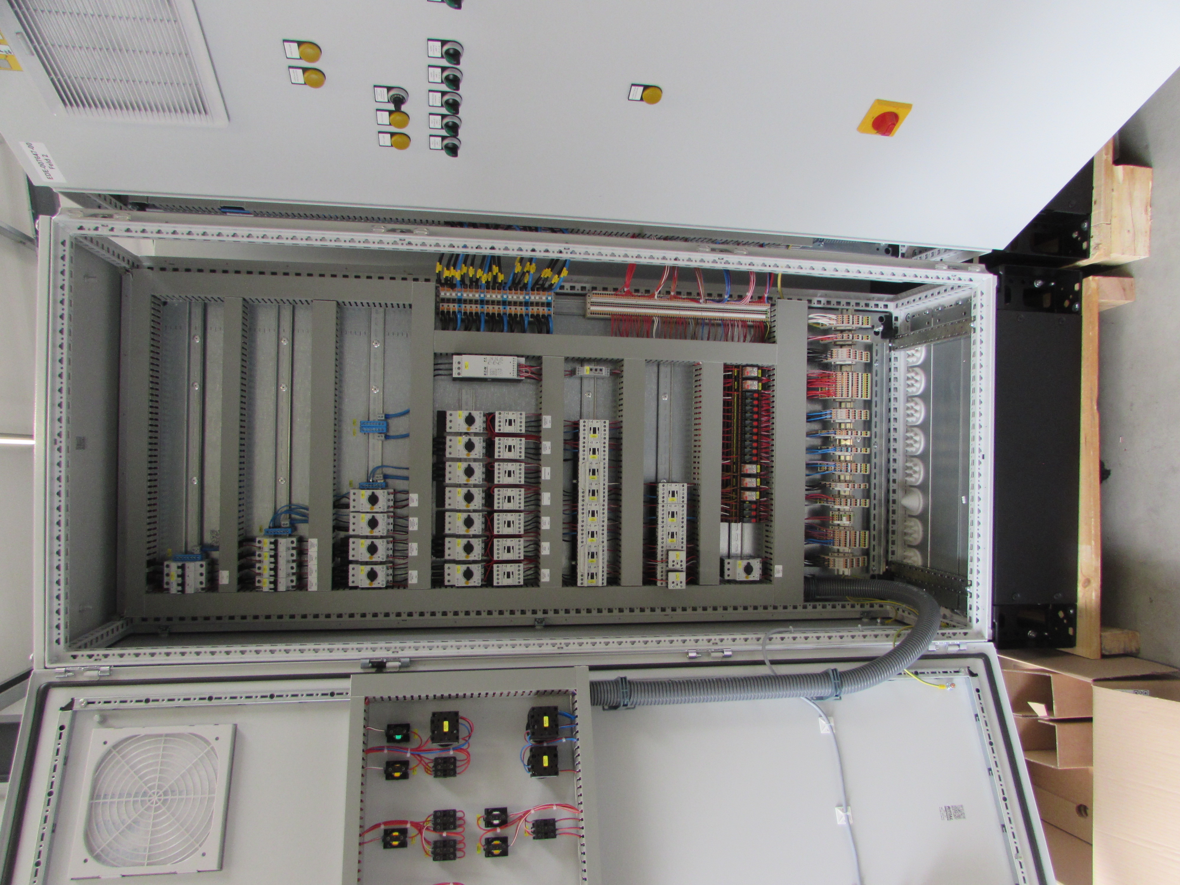 Schaltschrank  LEGE / 2 ABTEILE VIPER INTERN